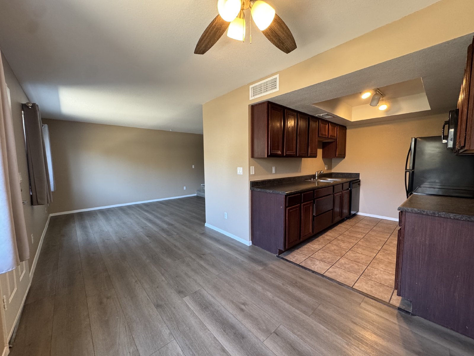 2 bedroom condo in Convenient Scottsdale Location w/ attached garage! property image