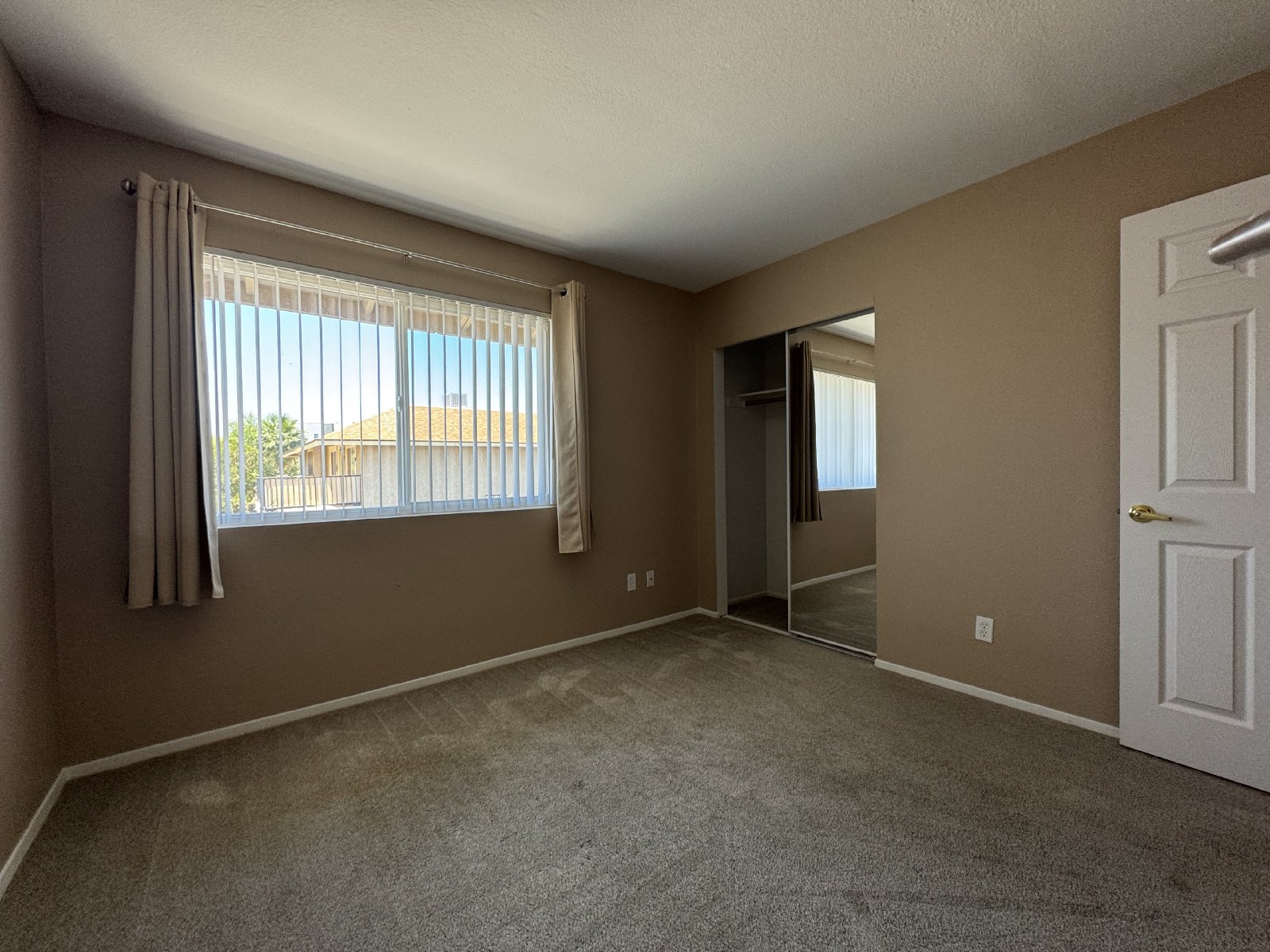 2 bedroom condo in Convenient Scottsdale Location w/ attached garage! property image