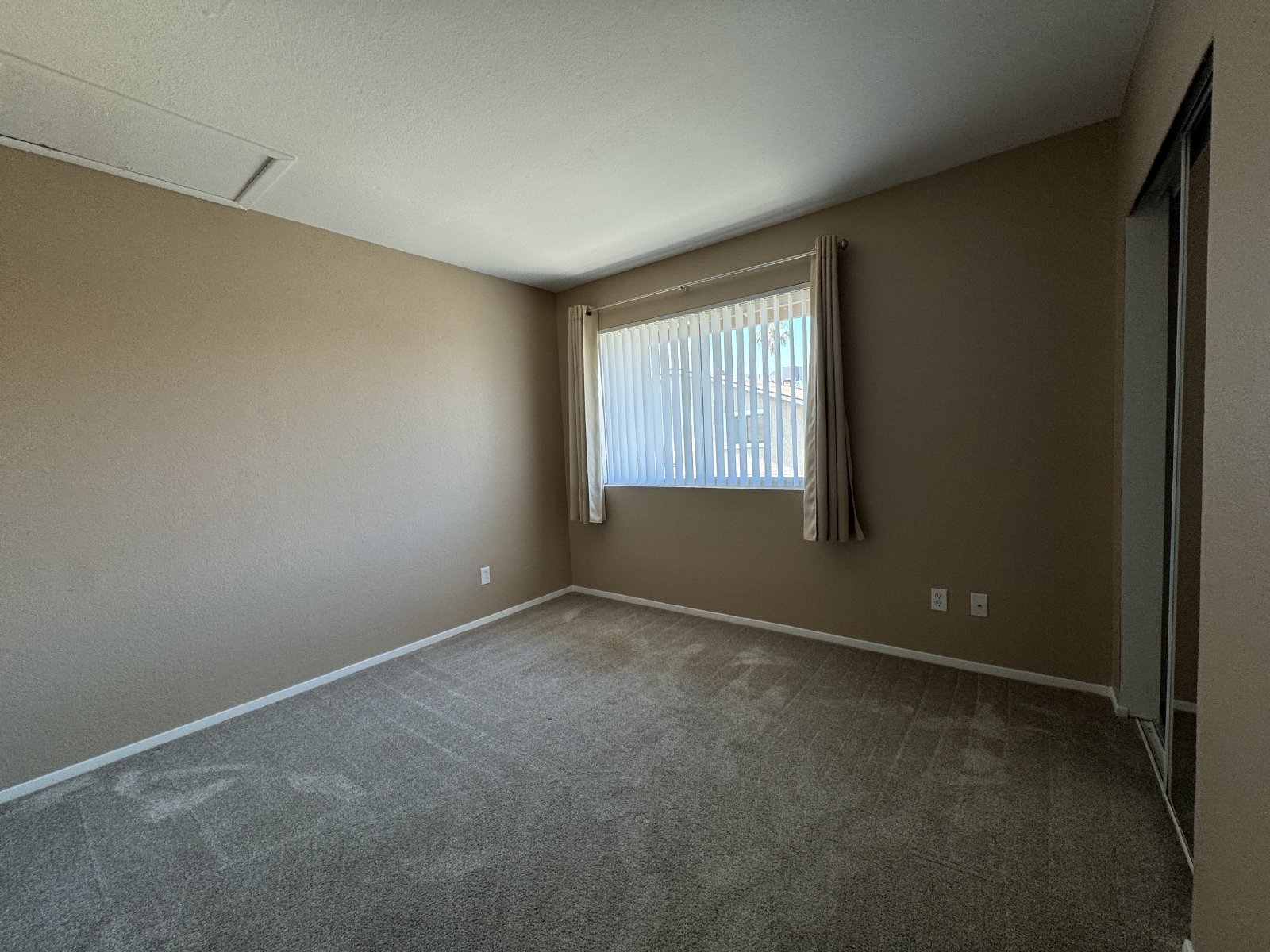 2 bedroom condo in Convenient Scottsdale Location w/ attached garage! property image