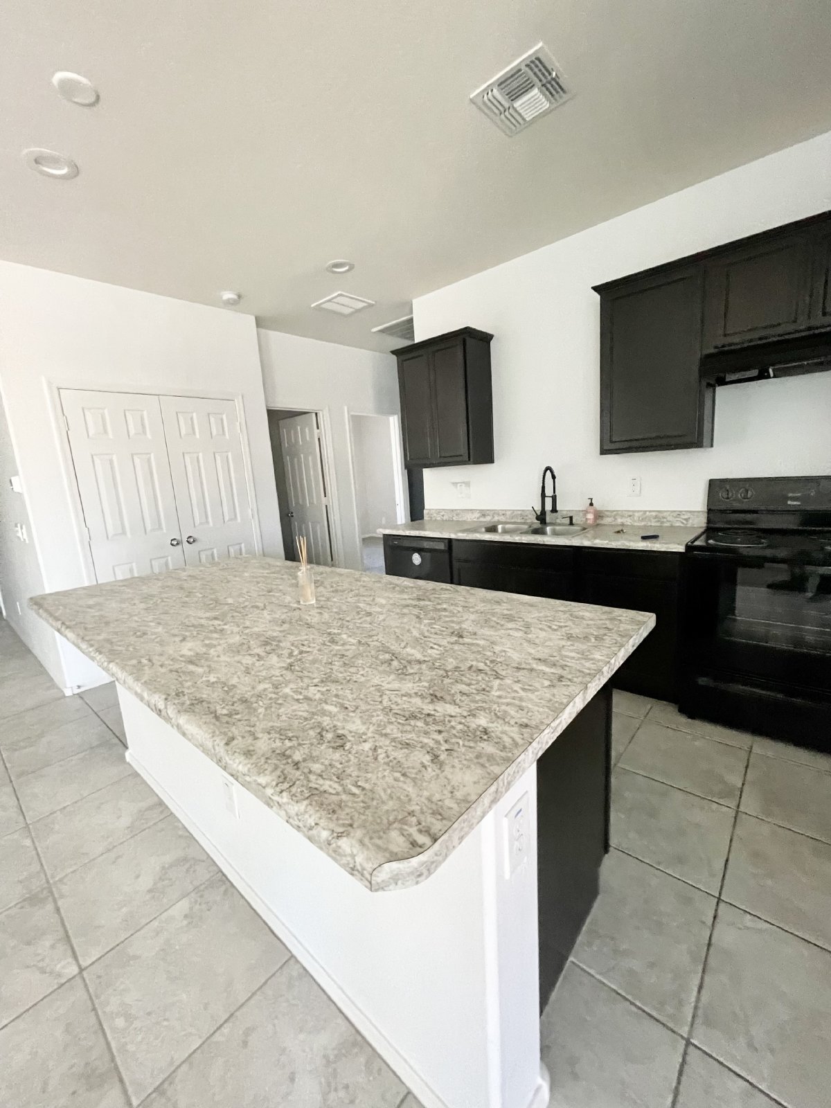 18582 W CARLOTA LN property image