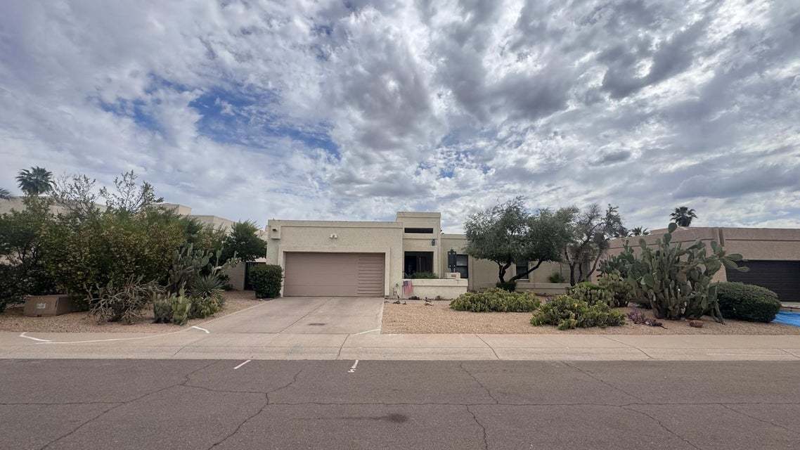 3 bedrooms / 2 bathrooms near Kierland Mall property image