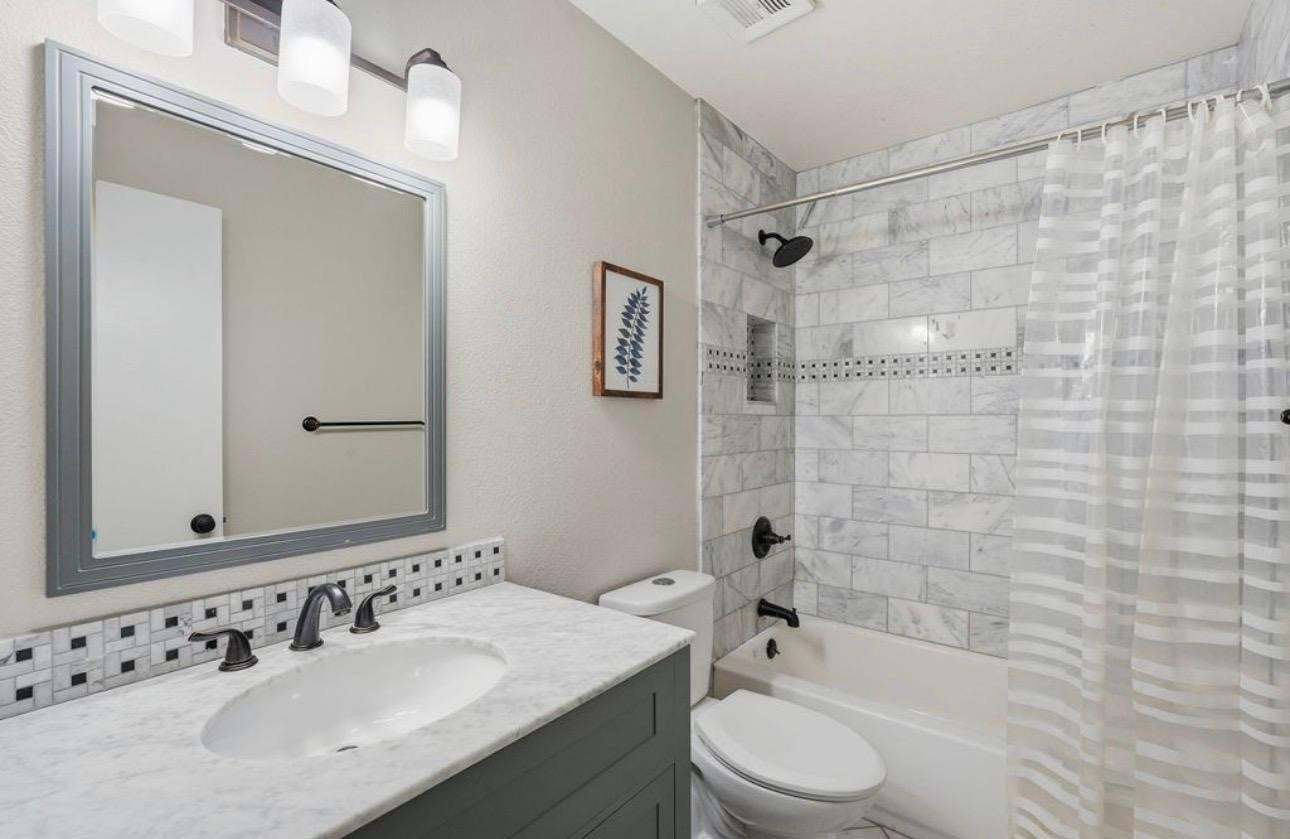 4 bedrooms,3.5 bathrooms with Patio property image
