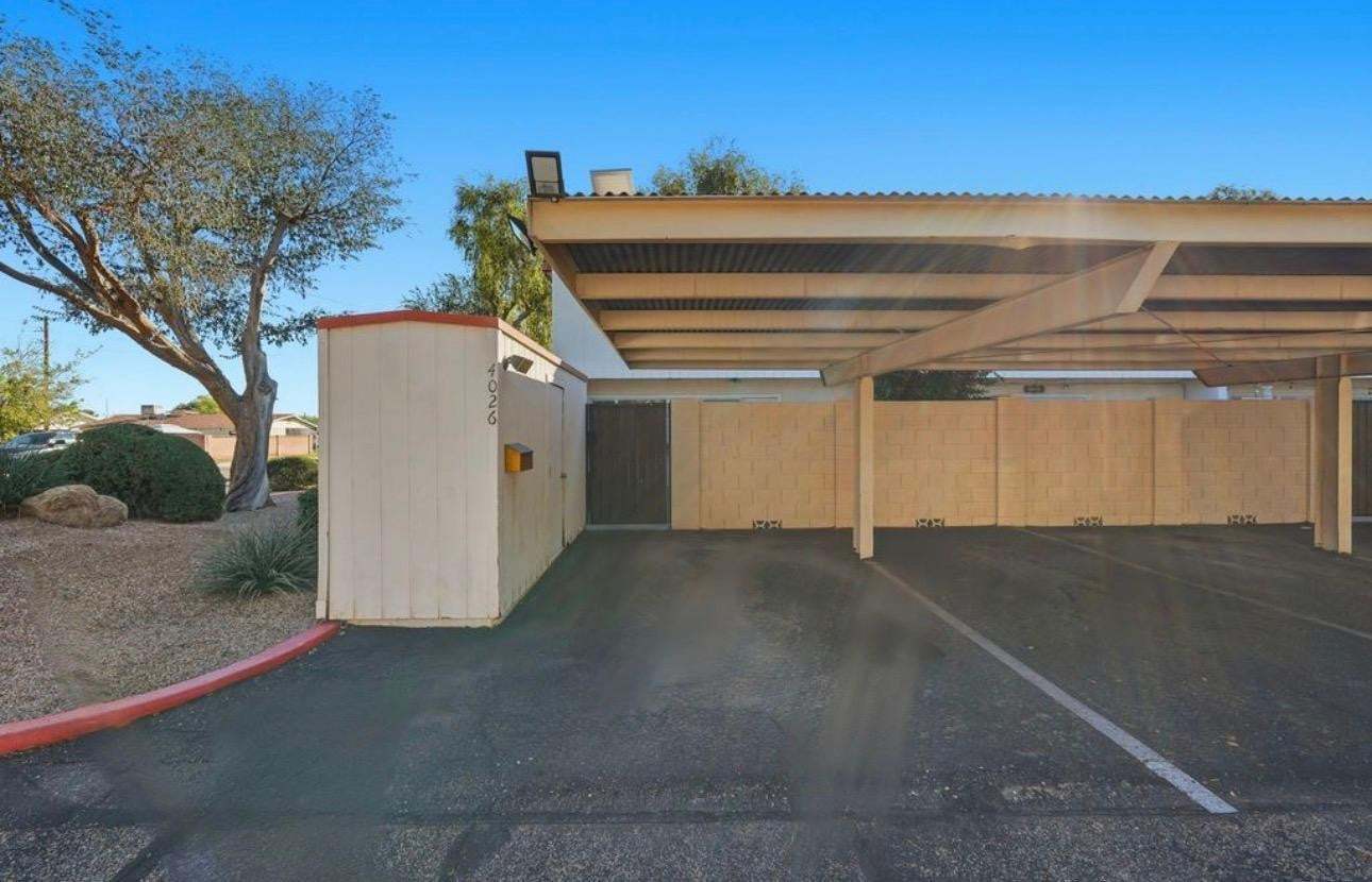 4 bedrooms,3.5 bathrooms with Patio property image