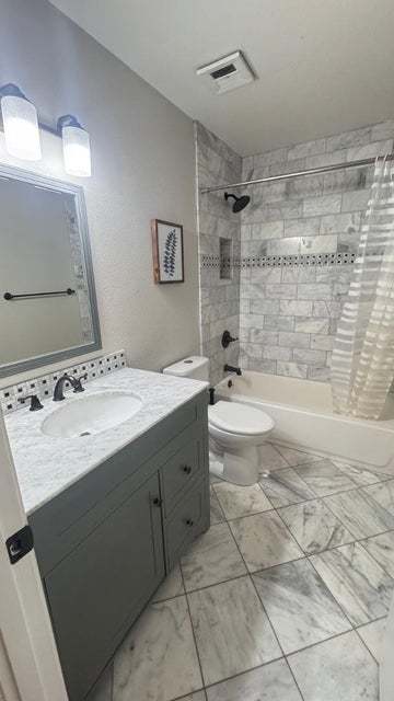 4 bedrooms,3.5 bathrooms with Patio property image