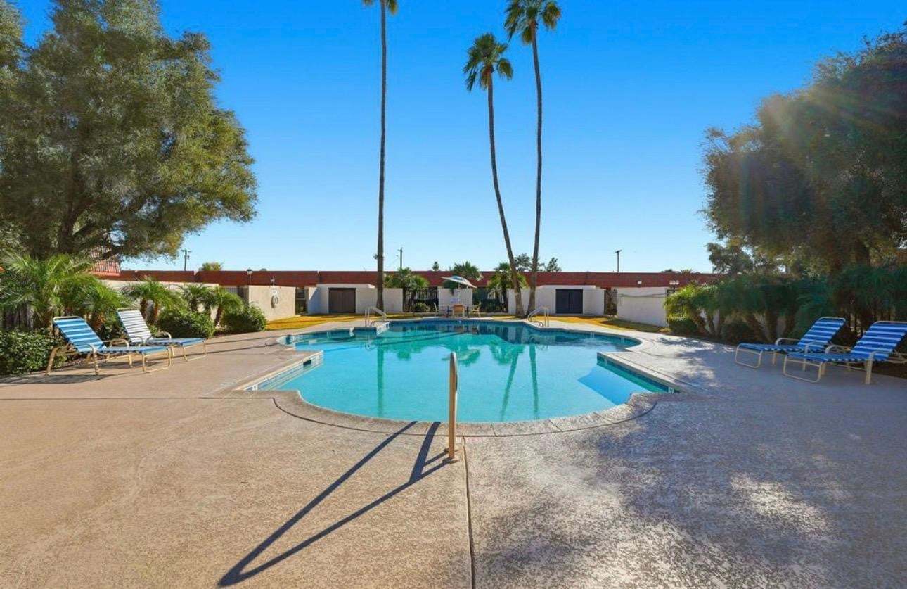 4 bedrooms,3.5 bathrooms with Patio property image