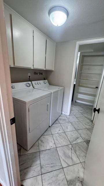 4 bedrooms,3.5 bathrooms with Patio property image