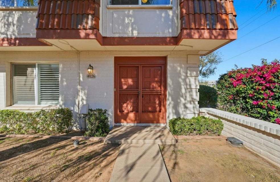 4 bedrooms,3.5 bathrooms with Patio property image