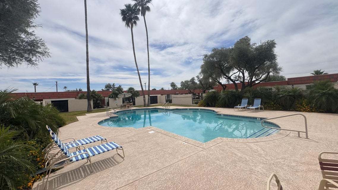 4 bedrooms,3.5 bathrooms with Patio property image