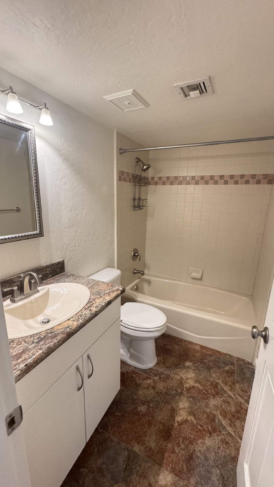 2b + 2.5 b + Huge Loft in Fountain Hills property image