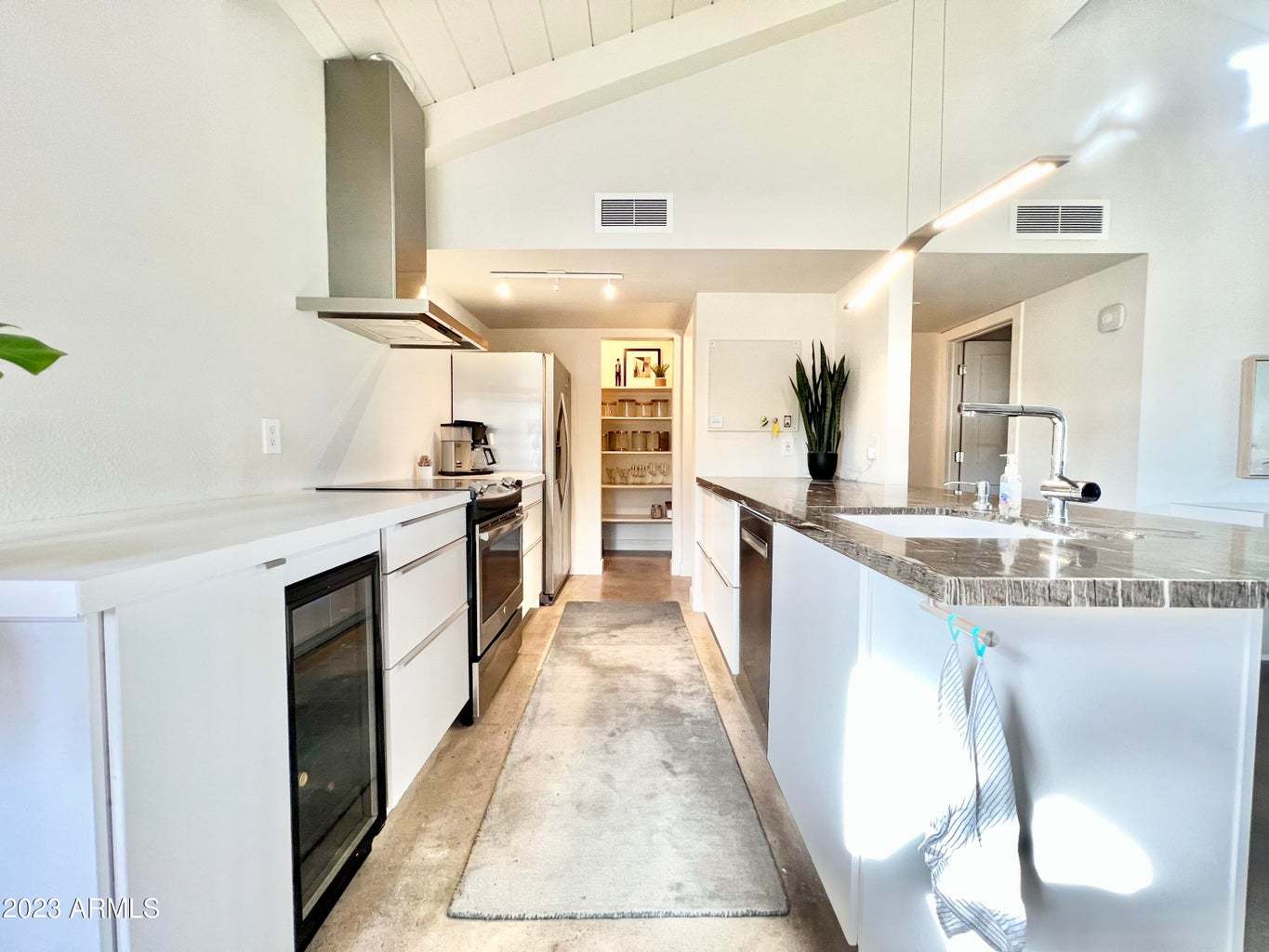 Furnished 2b/2b with 2 car garage in North Scottsdale! property image