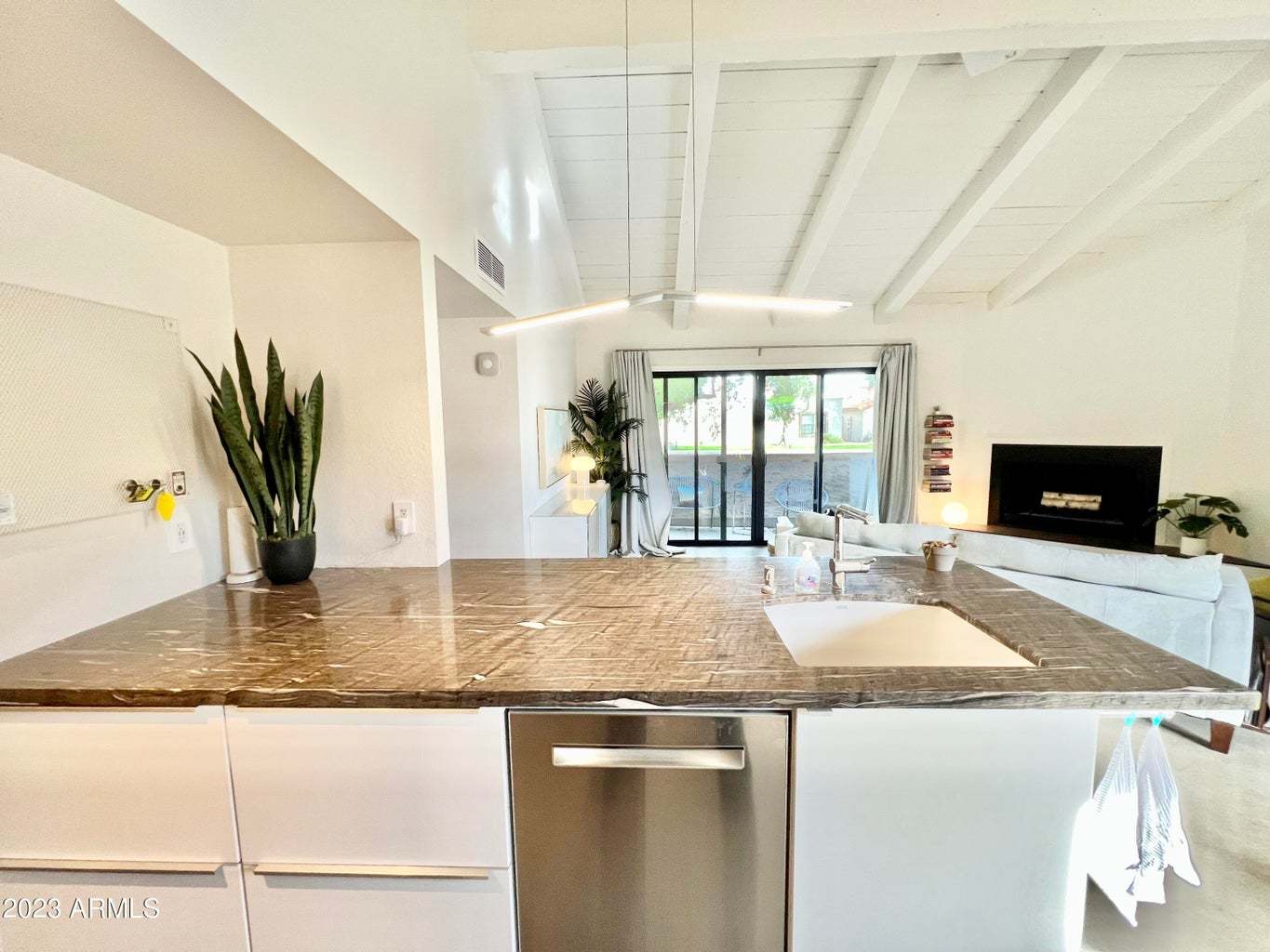 Furnished 2b/2b with 2 car garage in North Scottsdale! property image