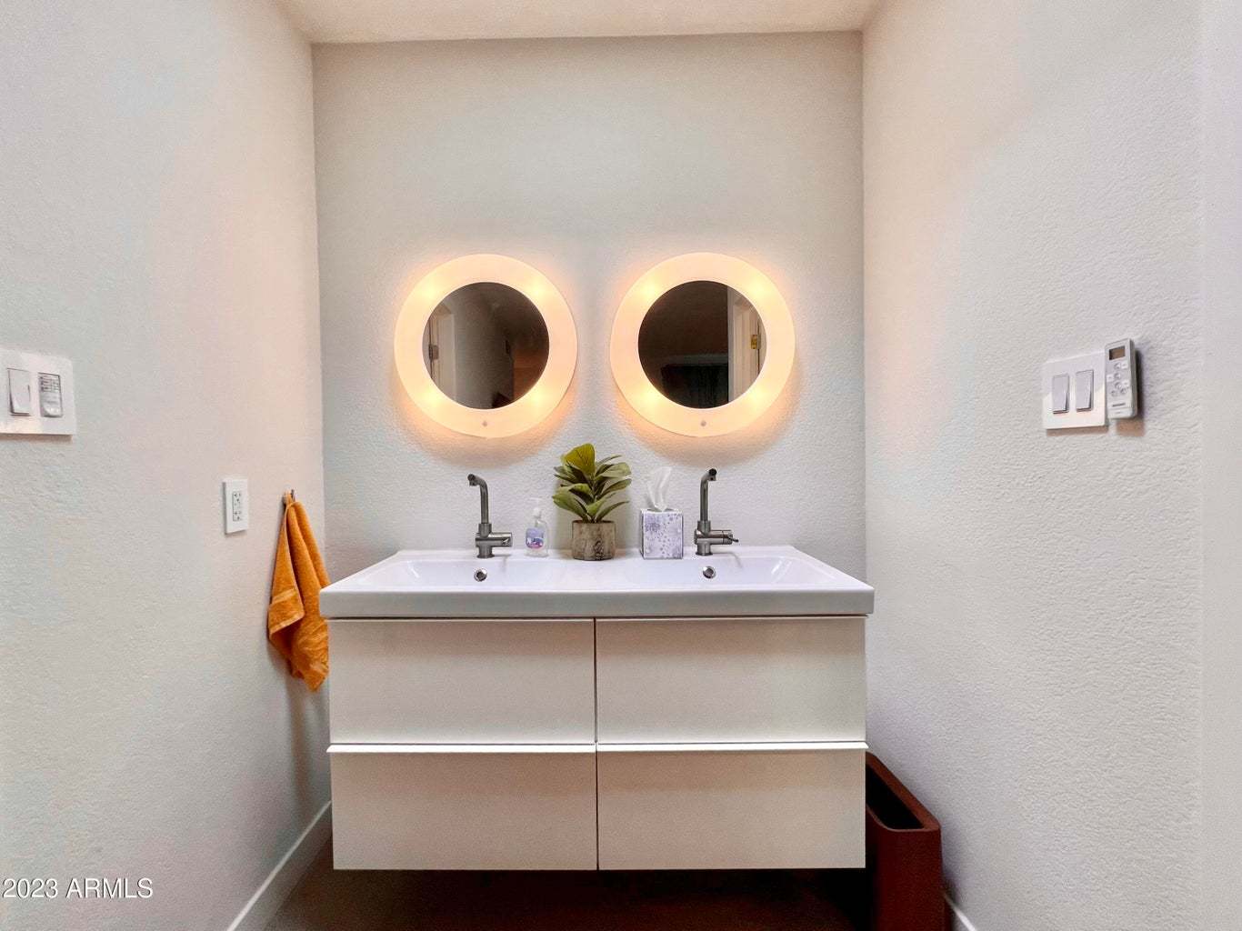 Furnished 2b/2b with 2 car garage in North Scottsdale! property image