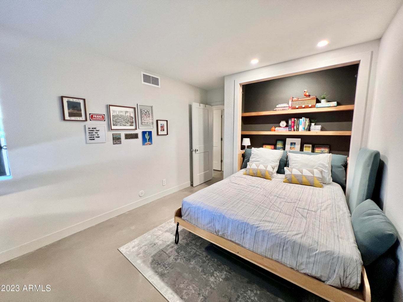 Furnished 2b/2b with 2 car garage in North Scottsdale! property image
