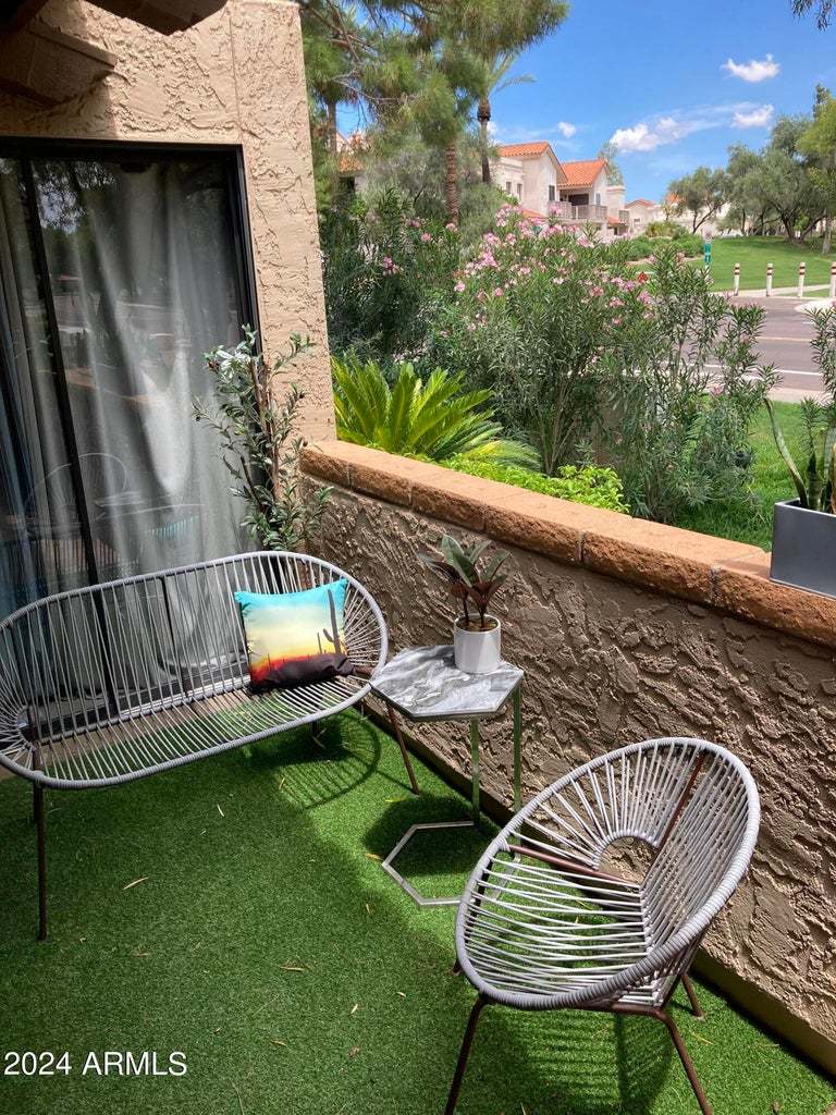 Furnished 2b/2b with 2 car garage in North Scottsdale! property image
