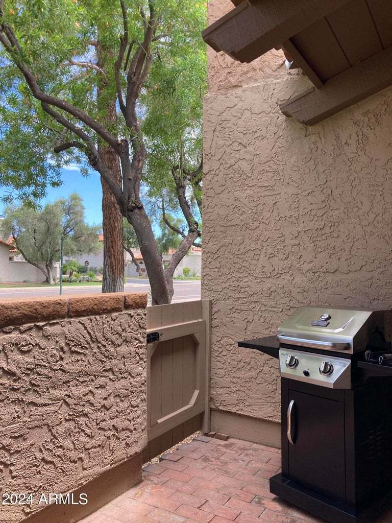 Furnished 2b/2b with 2 car garage in North Scottsdale! property image