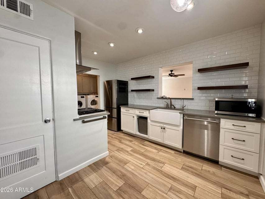 3 b + 1, 2 bathrooms in Arcadia! property image