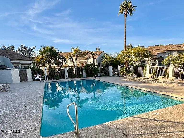 2b/2b with patio in Paradise Valley landing Condominium property image