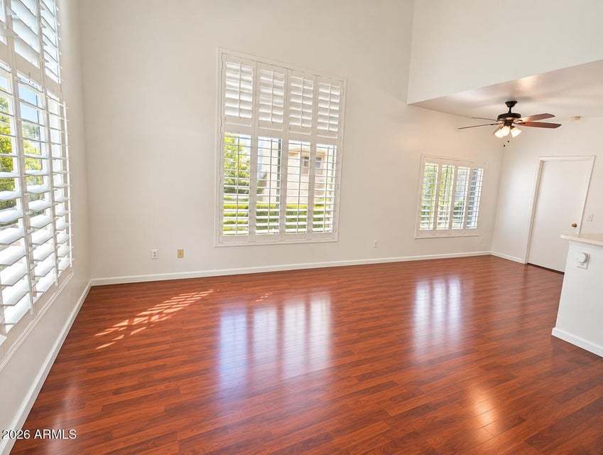 2b/2b with patio in Paradise Valley landing Condominium property image
