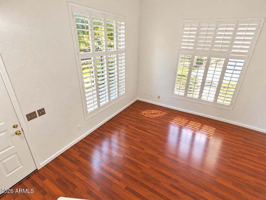 2b/2b with patio in Paradise Valley landing Condominium property image