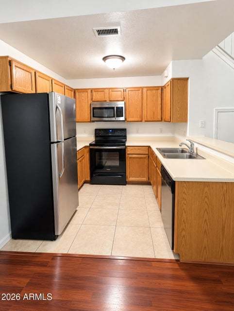 2b/2b with patio in Paradise Valley landing Condominium property image