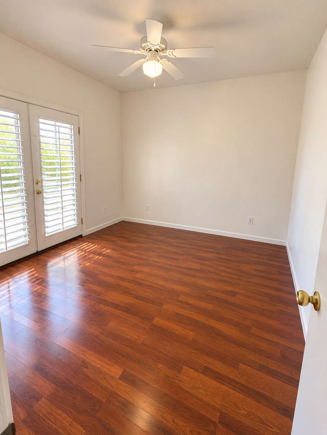 2b/2b with patio in Paradise Valley landing Condominium property image