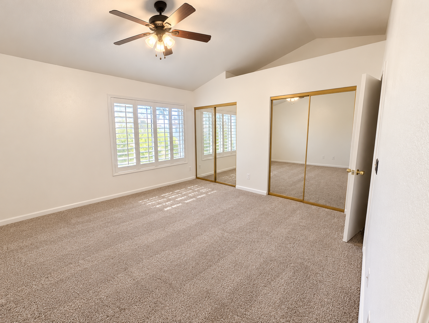 2b/2b with patio in Paradise Valley landing Condominium property image