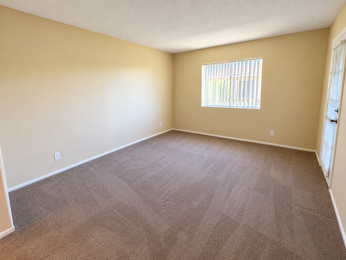 Unfurnished 2b/2b condo in prime location! property image
