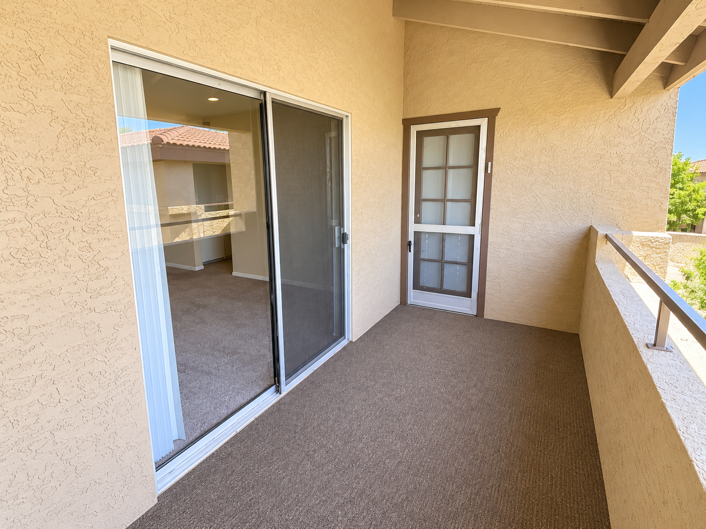 Unfurnished 2b/2b condo in prime location! property image
