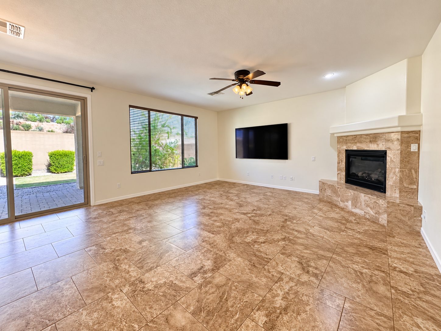 3bedrooms,3bathrooms,office,Loft in Desert Ridge! property image