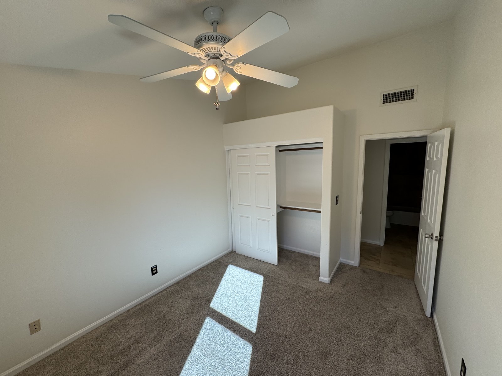 4 Bedroom home in Shadow Mountain Preserves property image