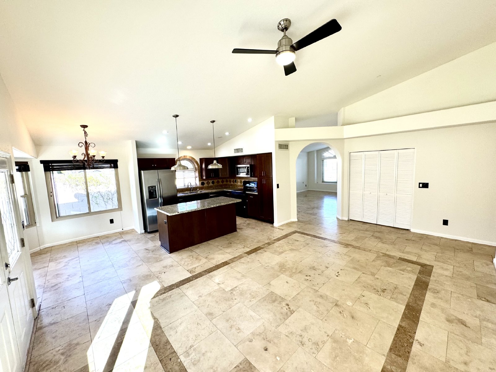 4 Bedroom home in Shadow Mountain Preserves property image