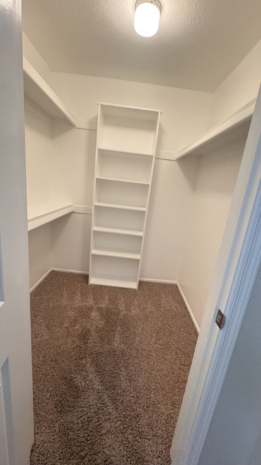 3b/2b close to Kierland Commons Mall! property image