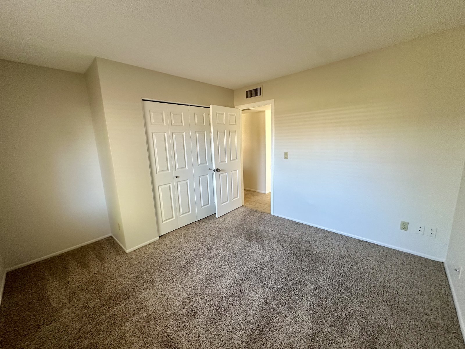 3b/2b close to Kierland Commons Mall! property image
