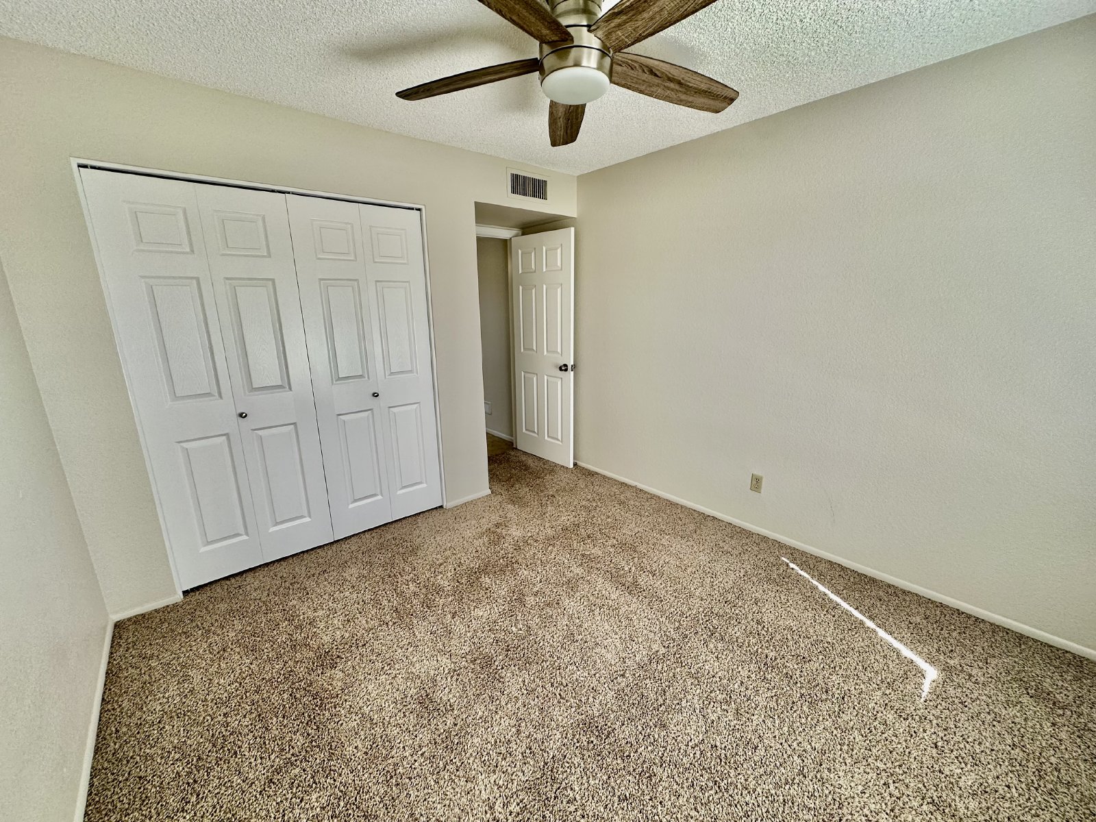 3b/2b close to Kierland Commons Mall! property image